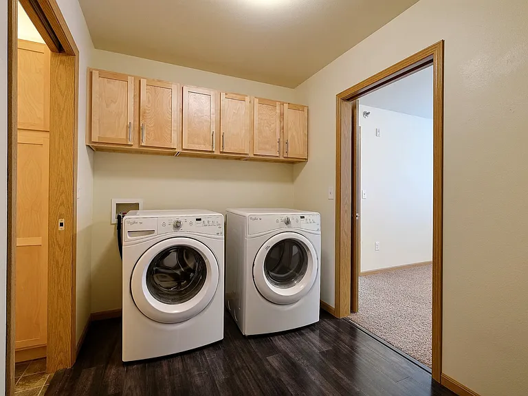Moorhead, MN Sandy Creek Apartments | Closet