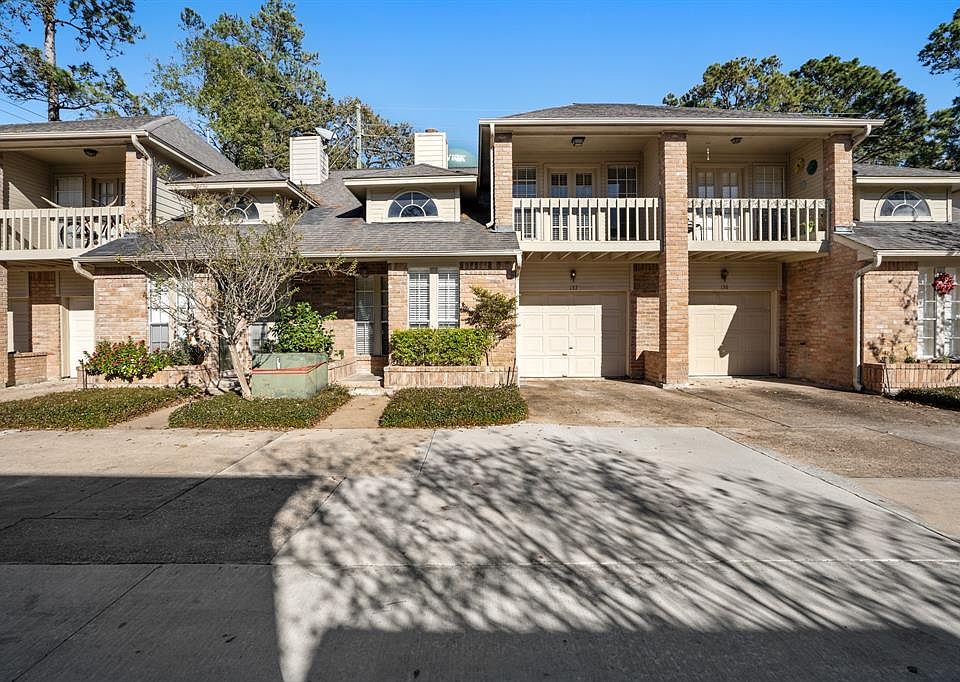 WELCOME HOME TO 5515 STRACK ROAD UNIT 137! This is an adorable townhome community located in the heart of Champions!! Minutes from great shopping and restaurants along with easy access to major freeways! So talk about LOCATION!