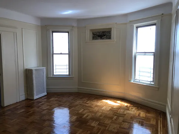 622 E 240th St Floor 2, Bronx, NY 10470