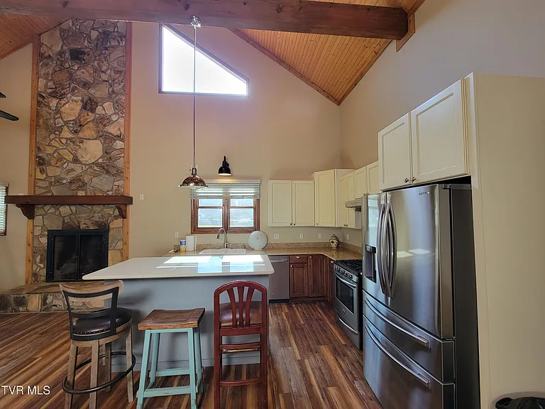 109 Carey Ln — Photo 12