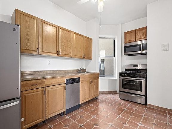5th image of 215 W 116th St APT 6A