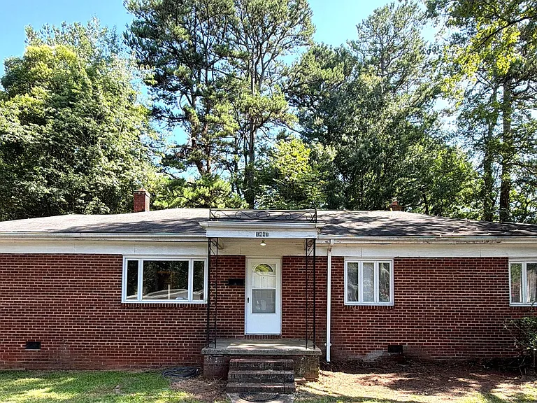 1441 Goodwin Ave — Photo 1