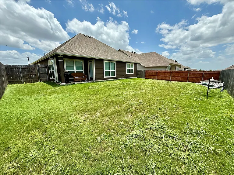 808 Fallbrook Dr — Photo 32