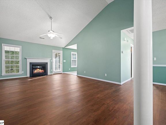 3rd image of 601 Cardinal Woods Way