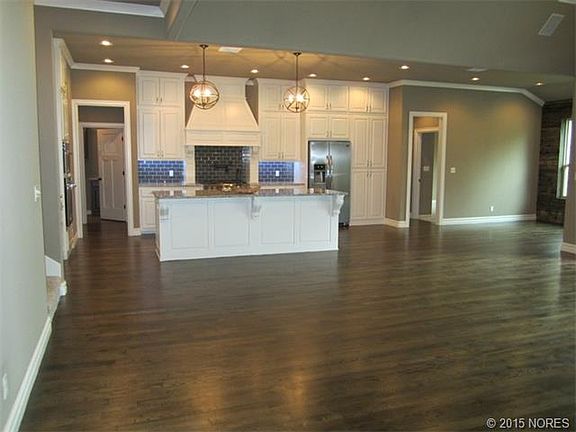 4th image of 6521 N Oakwood Cir