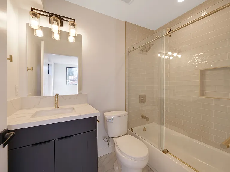 1858 S Redondo Blvd #5/6 — Photo 24