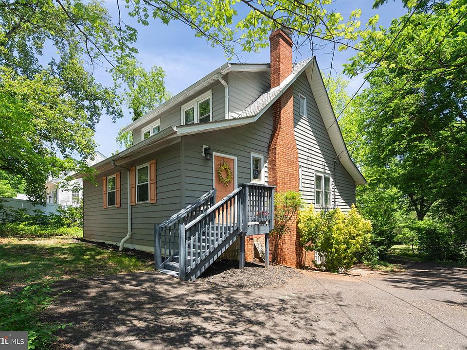 1st image of 293 Caroline St