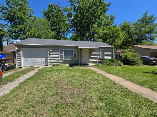 2320 SW Valley Brook Ln, Topeka, KS 66614
