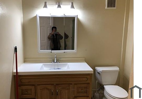 3rd image of 9819 Macarthur Blvd