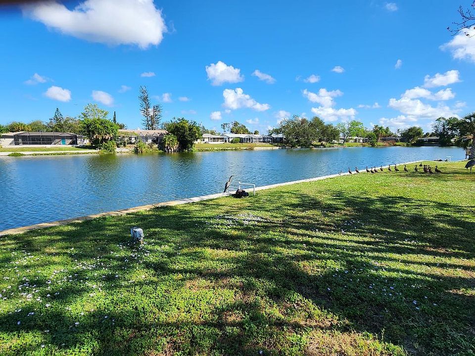 Gorgeous Lakeside Yard