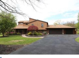 16 Meadow Ln, Quakertown, PA 18951