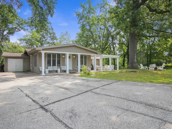 1340 Oak Ridge Dr, South Bend, IN 46617
