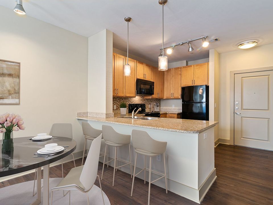 1st image of 210 11th Ave N #200-302