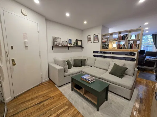 119 Bank Street image 1 of 13