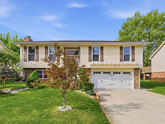 3rd image of 2912 Easthills Dr