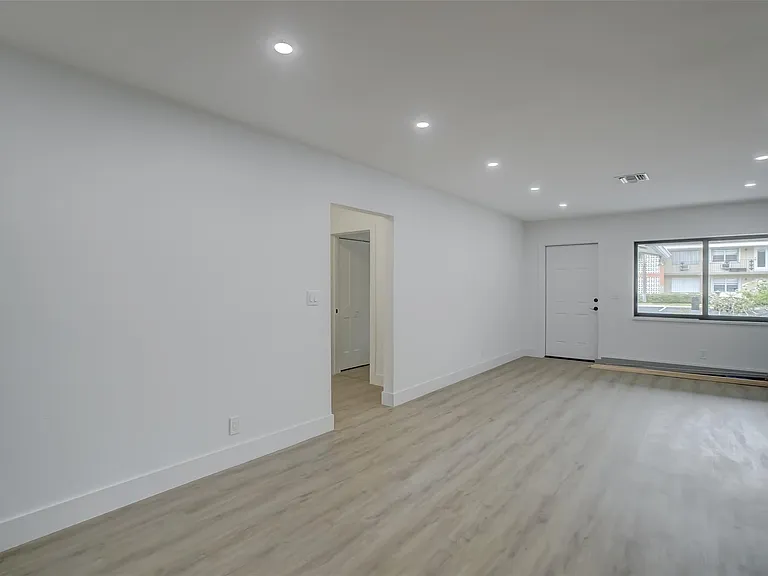 2155 NE 56th Ct — Photo 9