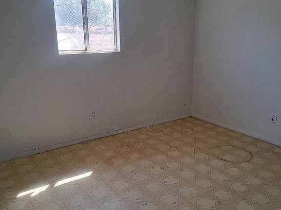 5th image of 623 NE Davis St #7