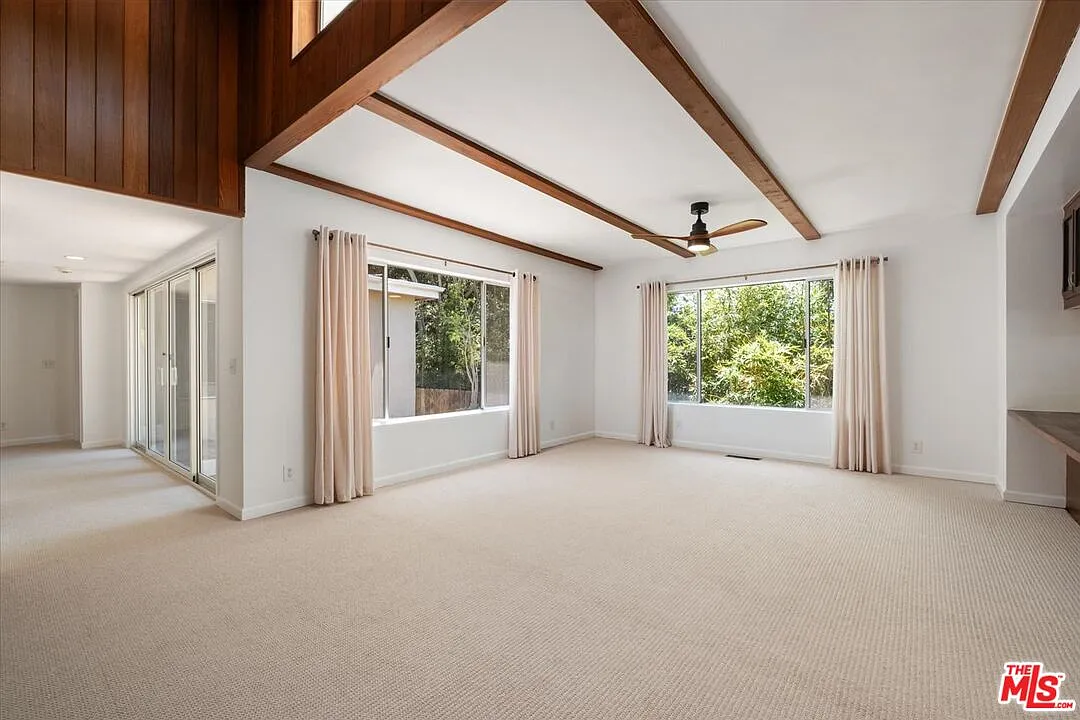 2 bed, 2.0 bath, 1676 sqft, $6,900 — Photo 3