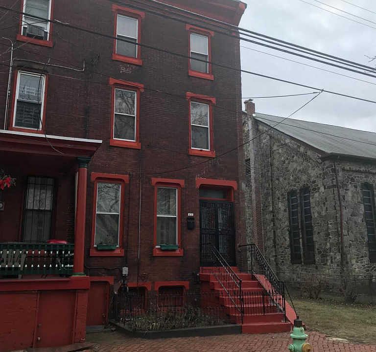 2nd image of 414 Benson St