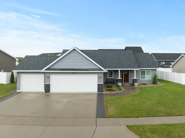1617 SE Valley Bluffs Dr, Minot, ND 58701
