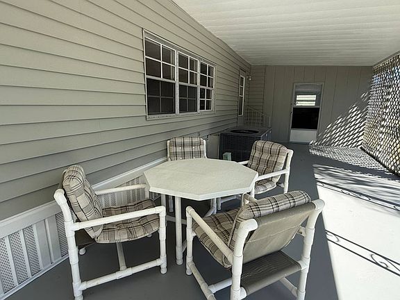 4th image of 4852 Goldfinch Dr