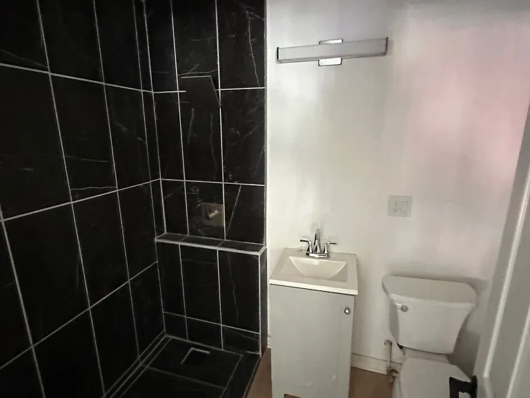 135 Market St — Photo 16