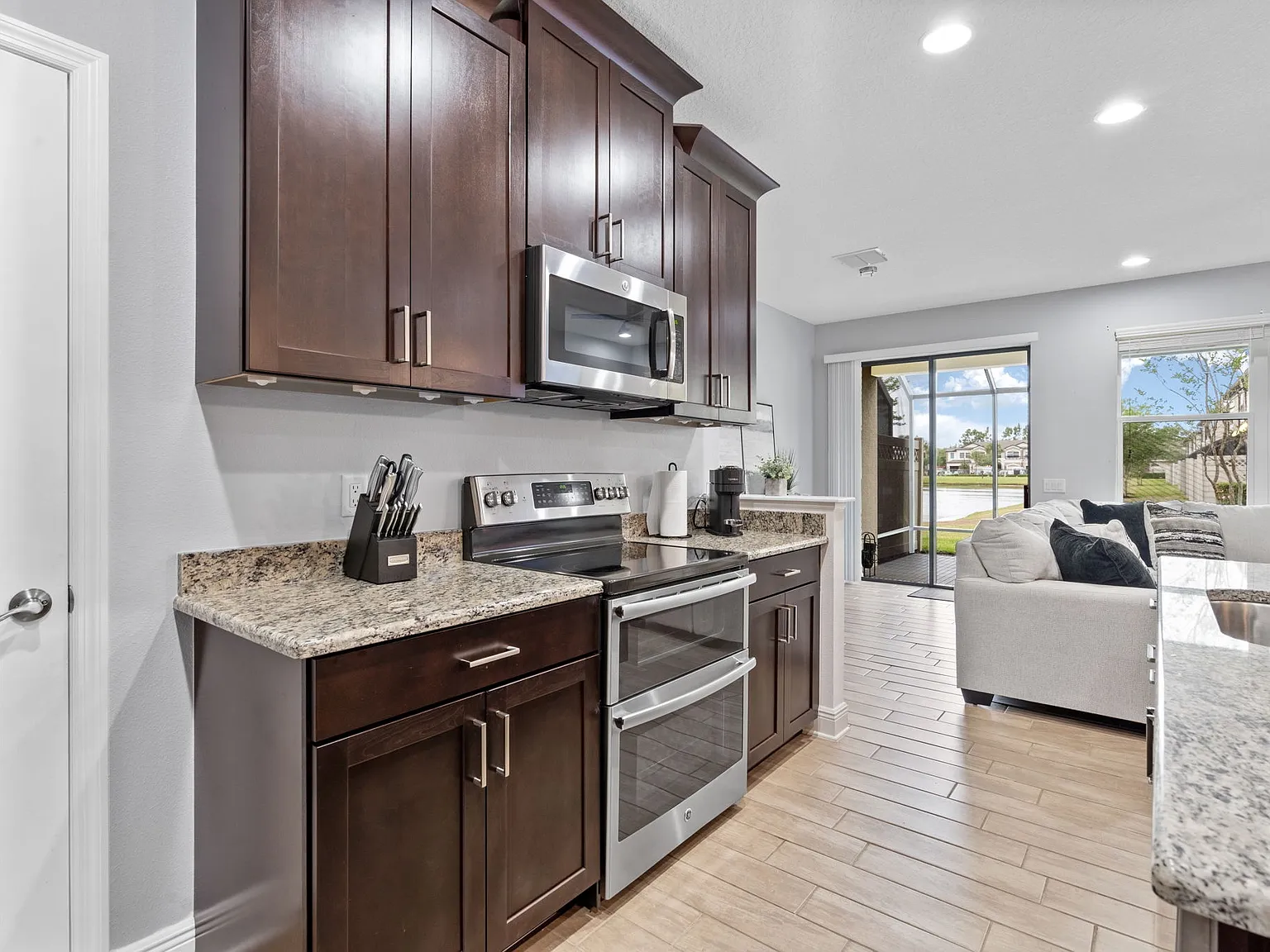 3 bed, 2.5 bath, 1700 sqft, $2,995 — Photo 4