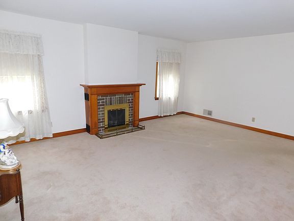 4th image of 11026 S Washtenaw Ave