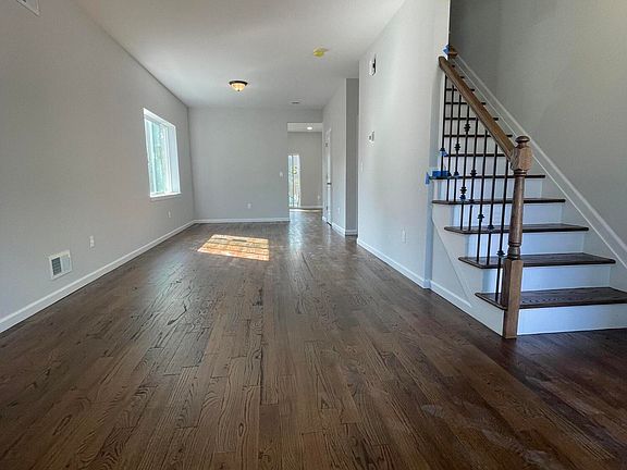 5th image of 466 Netherland Ave