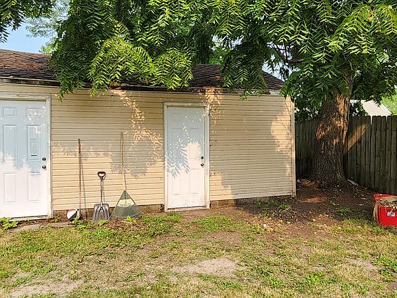 4th image of 633 Mary St