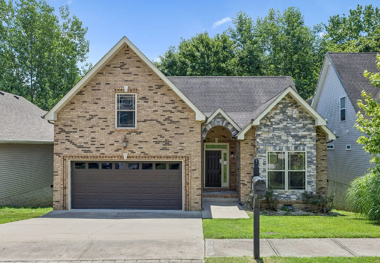 3 bed, 2.0 bath, 1593 sqft, $1,850 — Photo 1