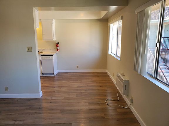 5th image of 421 N Stoneman Ave