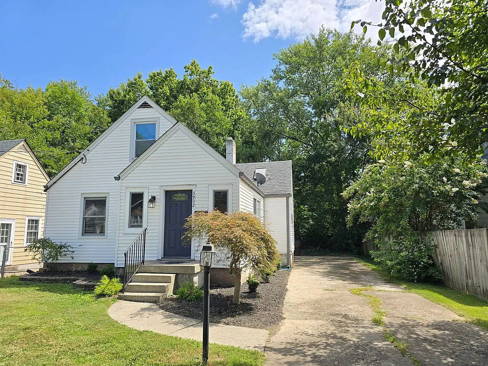 3932 Kennison Ave