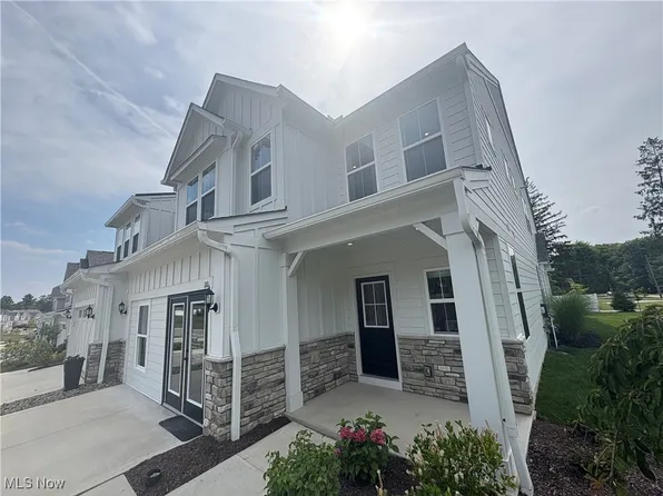 110 Lake Balaton Dr, Cleveland, OH 44128