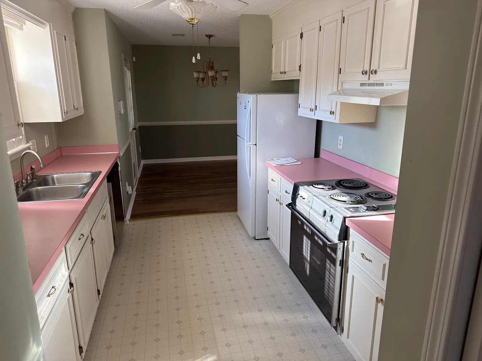 751 Parkhurst Lane — Photo 4