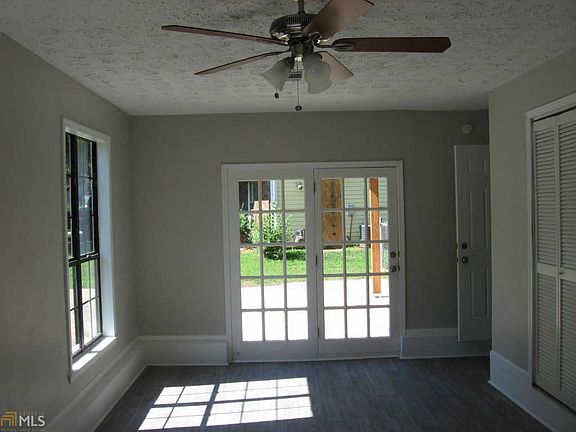 3rd image of 414 Chase Woods Cir