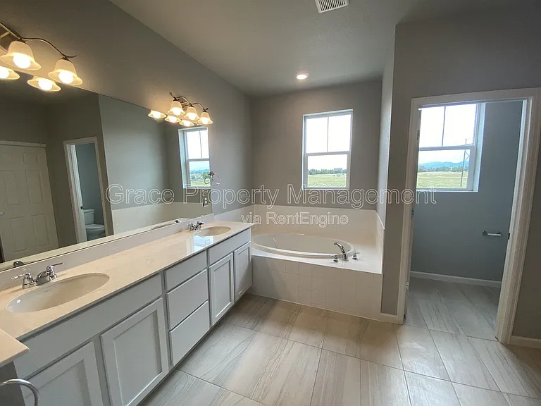 191 Ambrose St — Photo 13