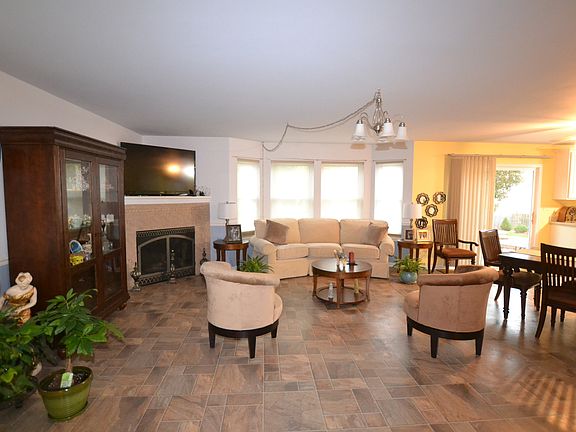 4th image of 1716 Ivy Ln