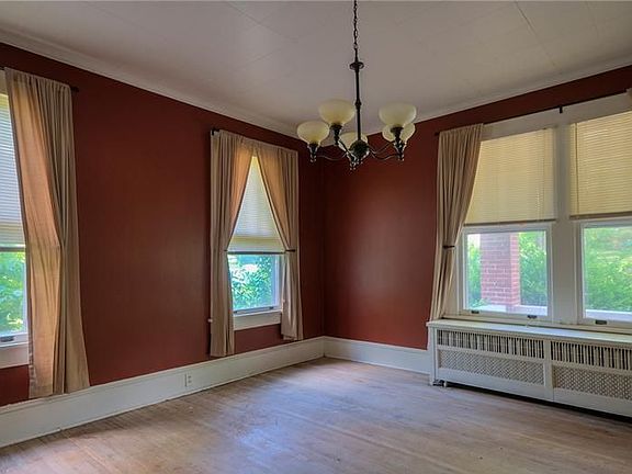 5th image of 909 N Jefferson Ave