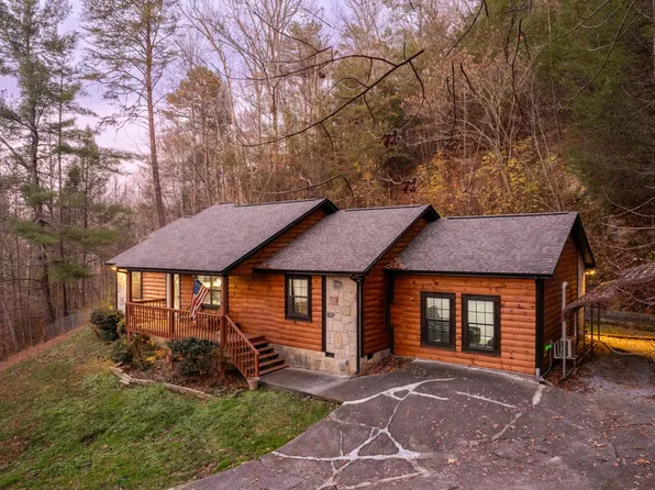 3764 Dollys Dr, Sevierville, TN 37876