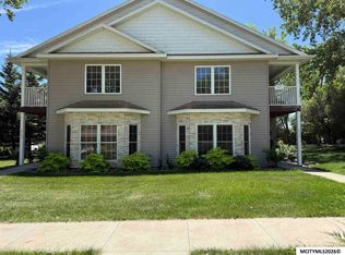 2175 Hunters Ridge Dr, Mason City, IA 50401