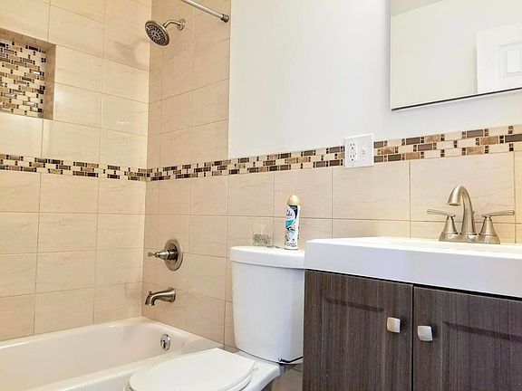 5th image of 1376 Putnam Ave #2B