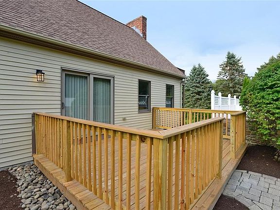 5th image of 148 Winsor Ave