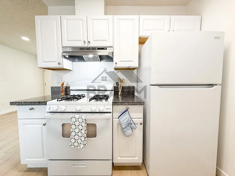 6336 TUJUNGA AVENUE — Photo 10
