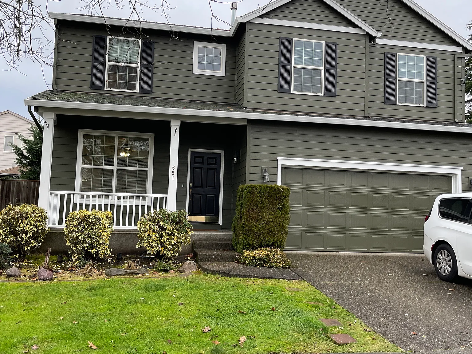 4 bed, 2.5 bath, 2317 sqft, $2,800 — Photo 2