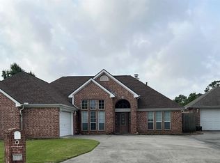 655 Winchester Dr, Bridge City, TX 77611