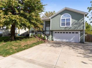 809 SW Harvest Dr, Grain Valley, MO 64029