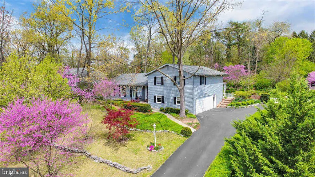 61 Sunset Dr photo 1