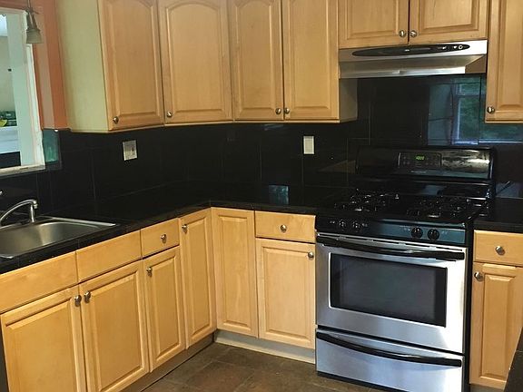 4th image of 87 Chafford Woods St