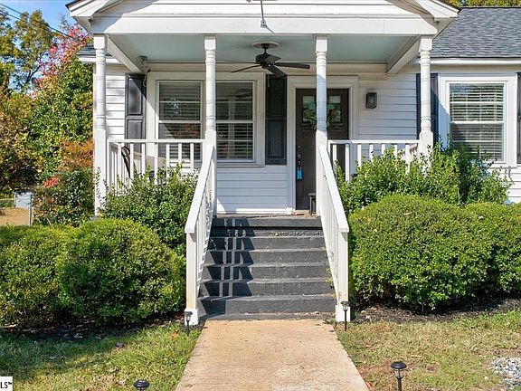 2nd image of 1016 Anderson Dr
